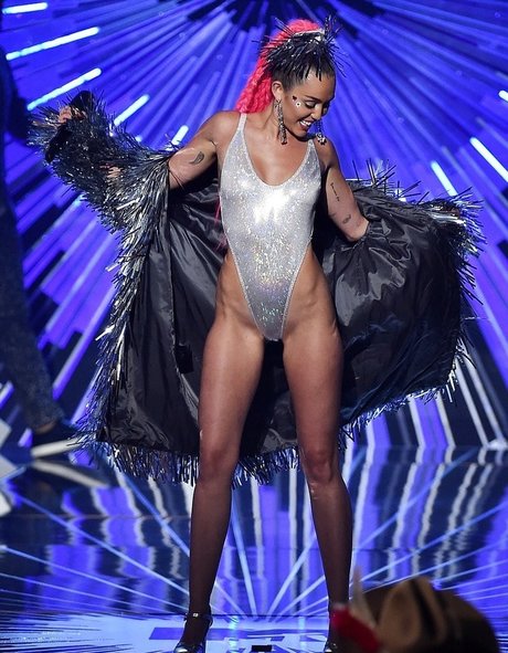 マイクロTバックOnlyFans アダルト 画像