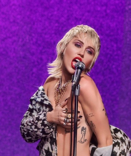 小人の裸OnlyFans ホットポルノ 写真