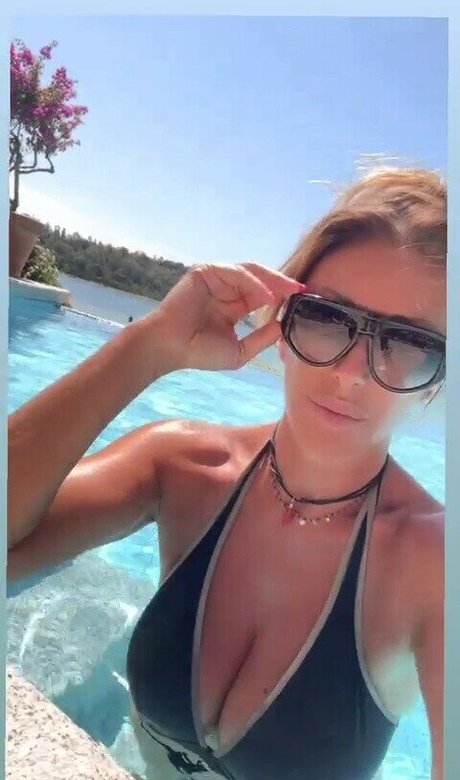 ポーグ xxx オンリーファンズ セクシー 画像