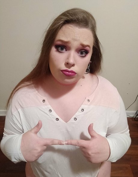 裸のトゥインクOnlyFans HD 写真