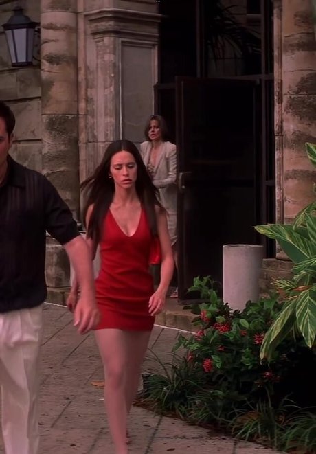 Jennifer Love Hewitt 裸モデル 写真