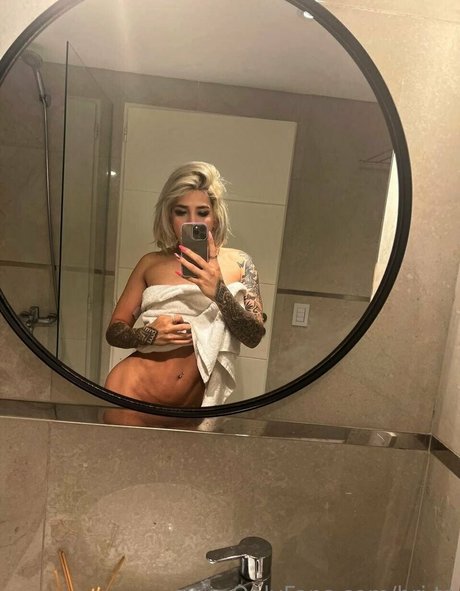 巨乳で曲線美のOnlyFans ホットxxx 画像