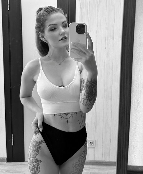 巨乳ティーンオンリーファンズ ホットxxx 写真