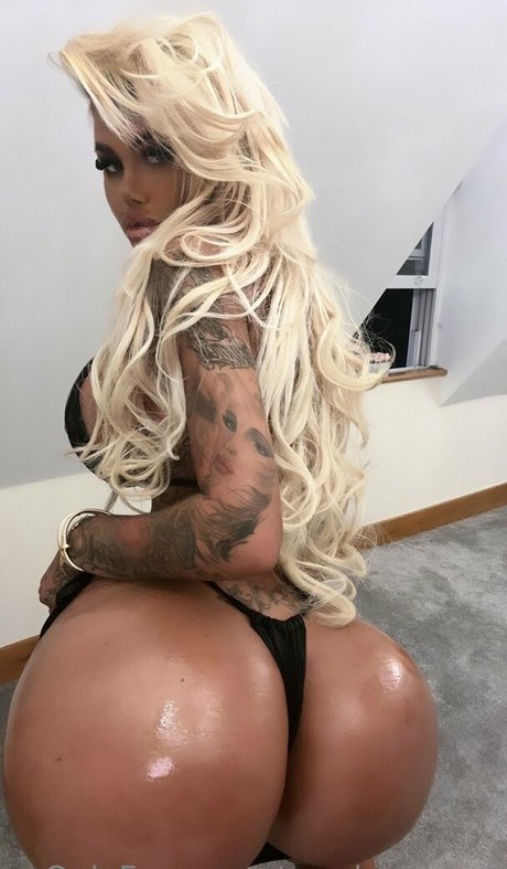 大きなお尻と巨乳のオンリーファンズ 無料アダルト アーカイブ