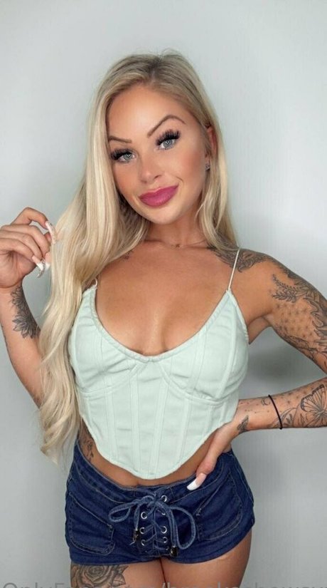 汚れた足オンリーファンズ ホット裸 画像