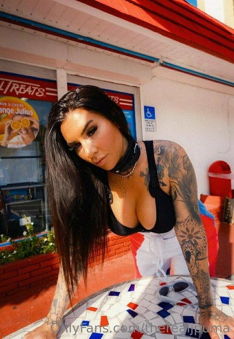 フェラチオ アジア人 OnlyFans セクシー 写真