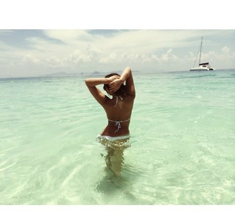 巨乳 パイズリ OnlyFans セクシーヌード 画像