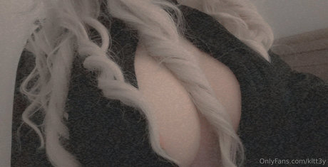 kltt3y 最高のモデル 写真