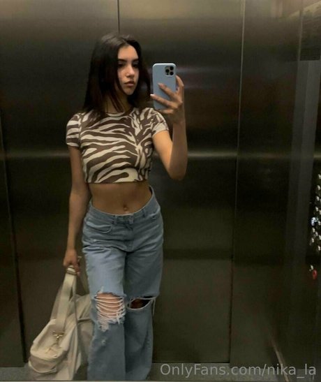 nika la ポルノモデル 写真
