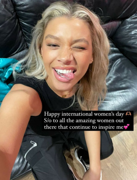 ミニドレス OnlyFans 無料 画像