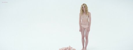 Elle Fanning ポルノスター アダルト 写真