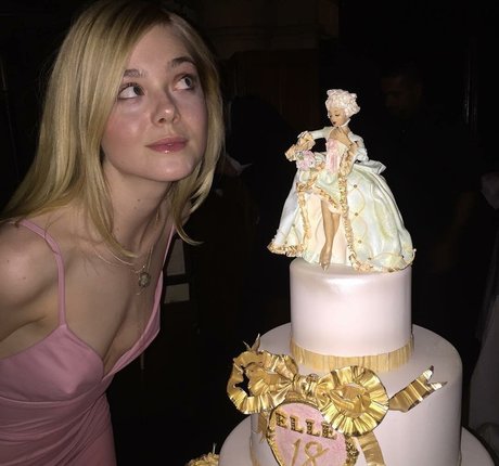 Elle Fanning スターセックス 写真