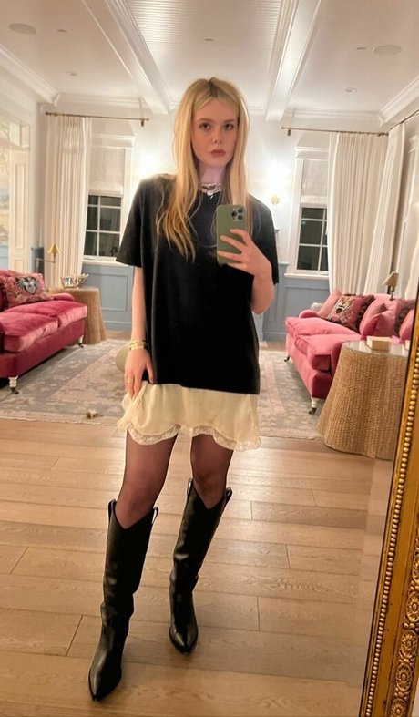 巨乳ブルネットオンリーファンズ 無料ヌード 画像