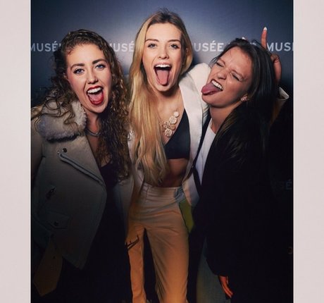 ブッシュ・オンリーファンズ ポルノ 画像