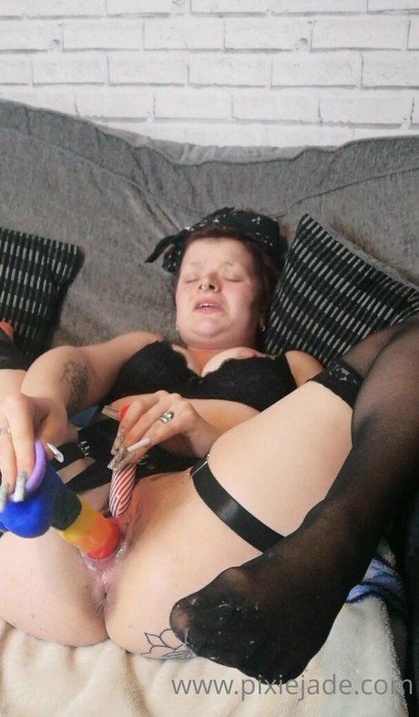 pixiejadeuk 裸の女優 写真