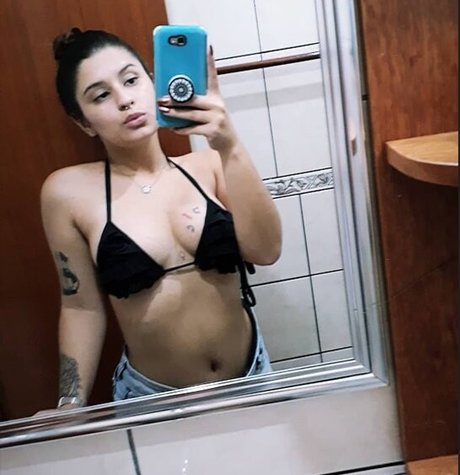 Bruna Junckes 裸モデル 写真