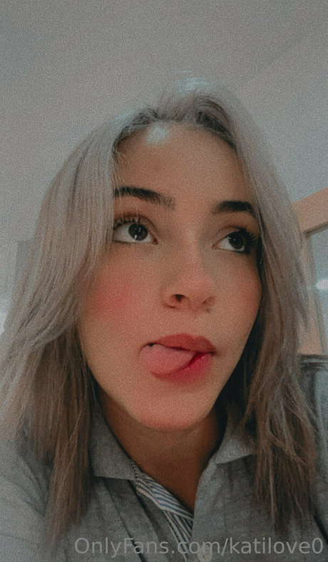 巨乳で曲線美のOnlyFans ヌード 画像