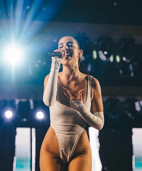 Marina Sena 美しいポルノスター 写真