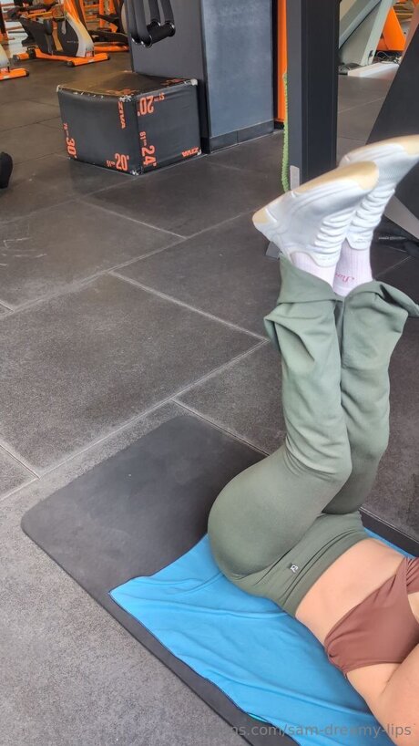 18歳以下の無料OnlyFans セクシー裸 画像