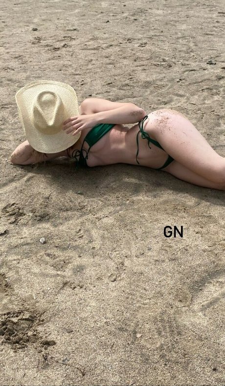 Lilly Breton アートモデル 画像