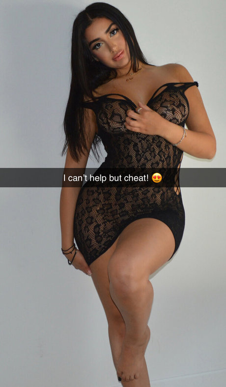 巨大なチンポを持つシーメールオンリーファンズ ヌード 写真