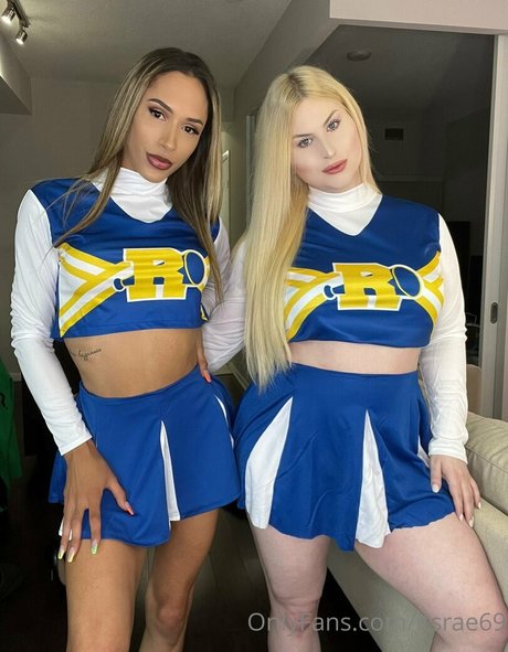 金髪クーガーオンリーファンズ ヌード 写真