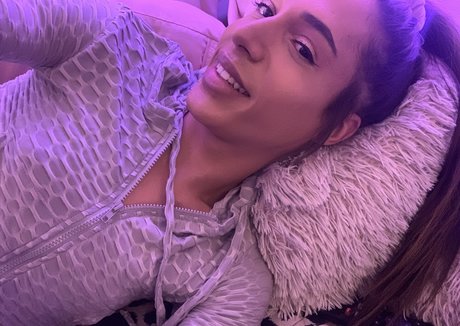 フェイシャルオンリーファンズ 美しい裸 写真