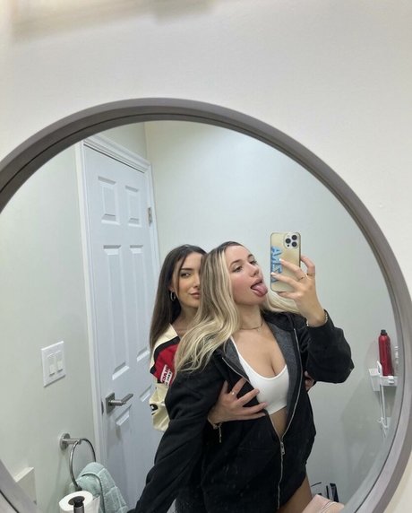 金髪レズビアンオンリーファンズ 無料 画像