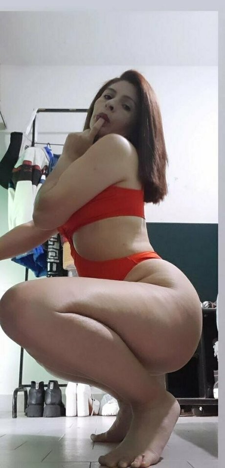 毛深い足のOnlyFans ポルノ 写真