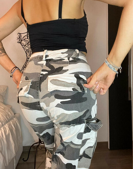 AlaiaJeanneau セクシーなスター 写真