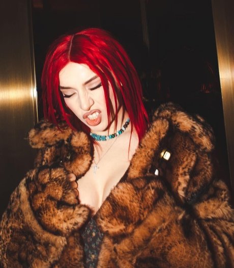 Ava Max アダルトスター 写真