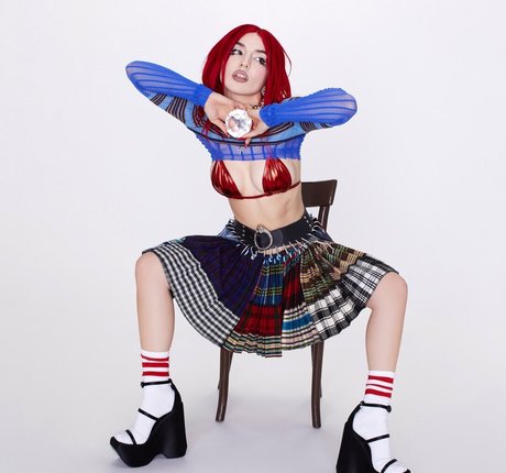 Ava Max 無料モデル 写真