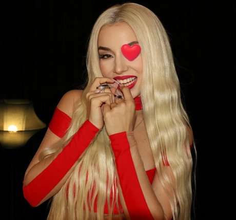 Ava Max 完璧なスター 画像