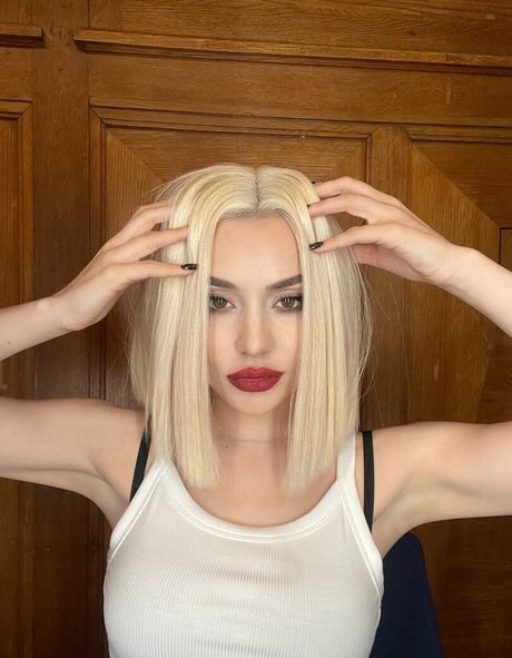 Ava Max ヌードモデル 画像