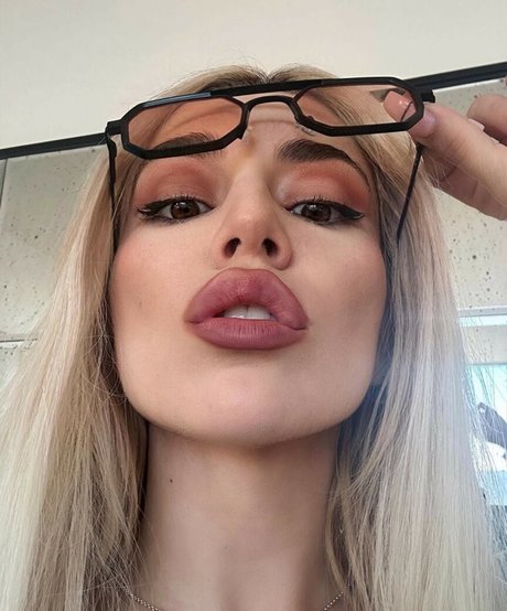 Ava Max ポルノ女優 アーカイブ