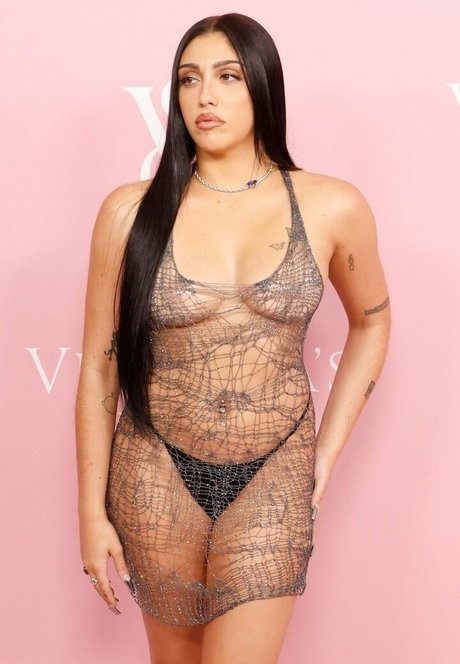 Lourdes Leon ポルノスター 裸 ギャラリー