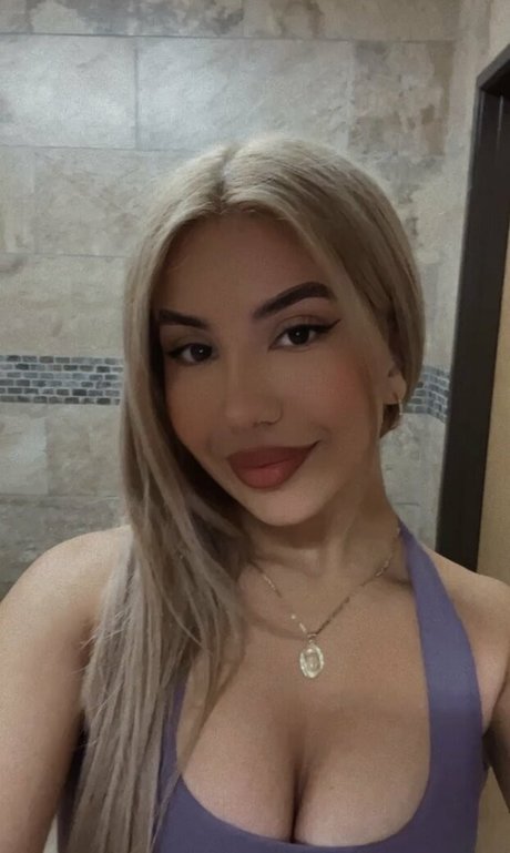 Axlxnnl セクシー女優 写真