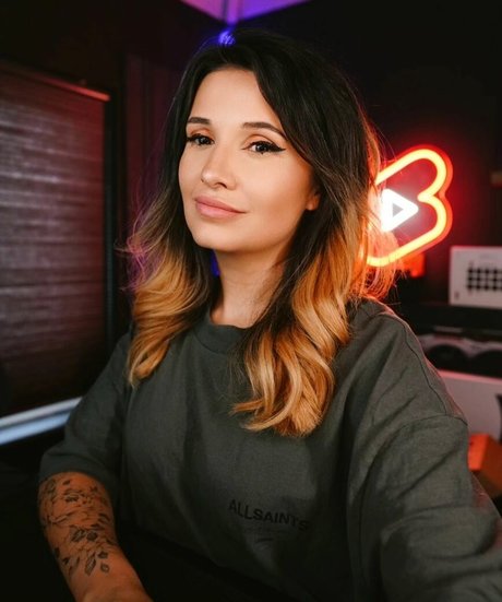 ベラルーシのファンのみ 美しいxxx 写真