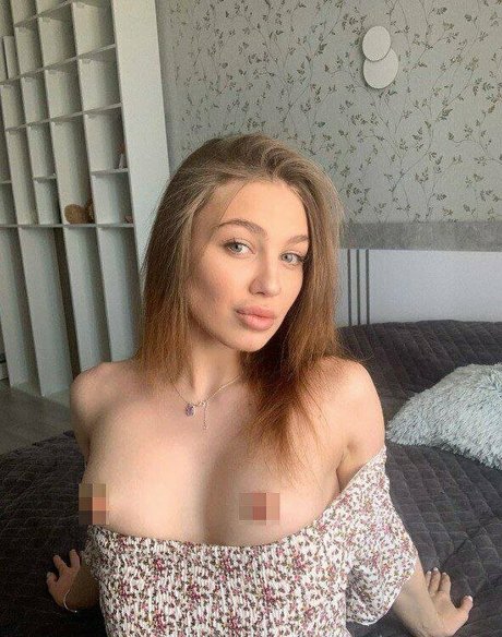 巨乳ティーンオンリーファンズ HD ギャラリー