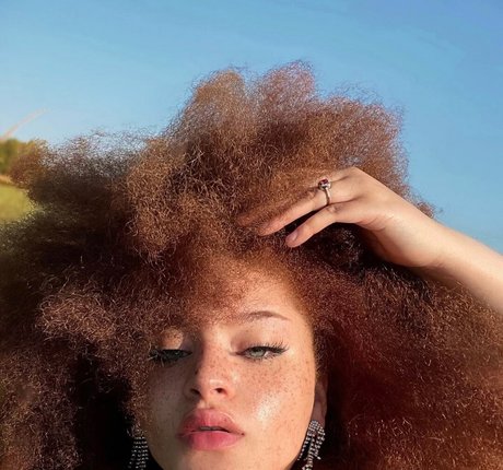 Nikkie Ginger ヌードモデル 写真