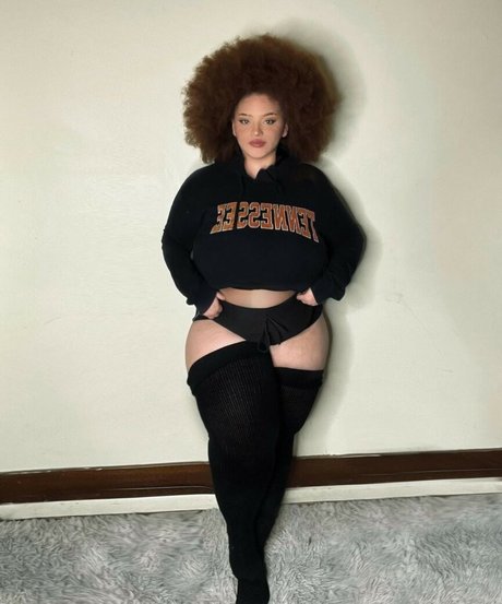 Nikkie Ginger ポルノモデル 画像