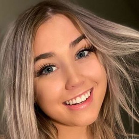 毛深いラテン系オンリーファンズ アートポルノ 写真