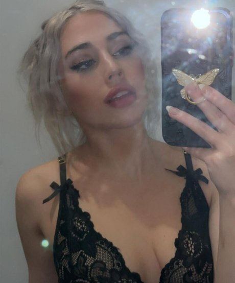 ダーティトークオンリーファンズ セクシーヌード 画像