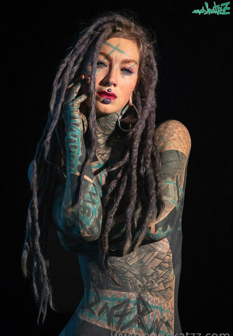 ポーグエボニーオンリーファンズ ポルノ アーカイブ