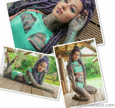 タトゥーを入れたニューハーフのOnlyFans セックス 写真