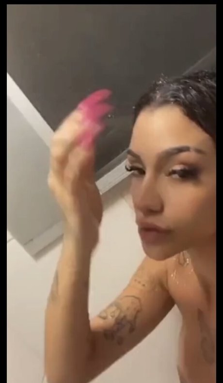 AZZY ポルノスター ヌード 写真