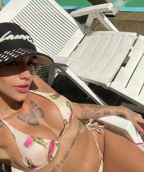 AZZY かわいいポルノスター 写真