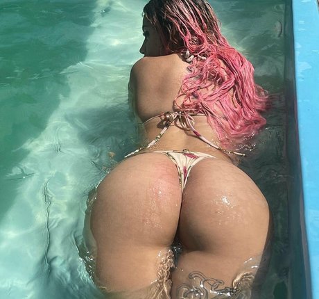 AZZY トップスター 写真