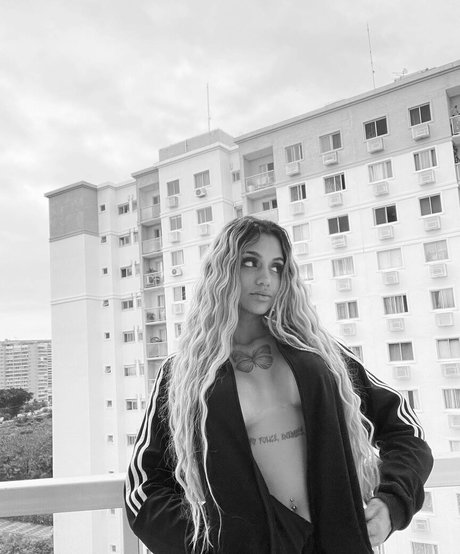 AZZY 素敵なポルノスター 写真