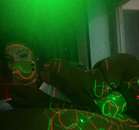 AZZY ポルノスター アート 画像